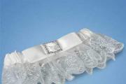 DIY wedding garter - how to create an indispensable wedding accessory?