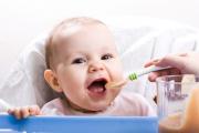 Vauvan ravitsemus seitsemän kuukauden ikäisenä: mitä ruokia antaa?