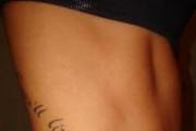 Tetovaža na stomaku za djevojčice nakon porođaja za skrivanje strija