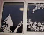 Decorazione di finestre e pannelli basati sulla fiaba “La regina delle nevi”