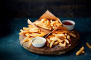 La storia delle patatine fritte e le ragioni dei loro danni alla salute