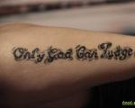 Tatuiruotės „Dievas yra mano teisėjas“ prasmė